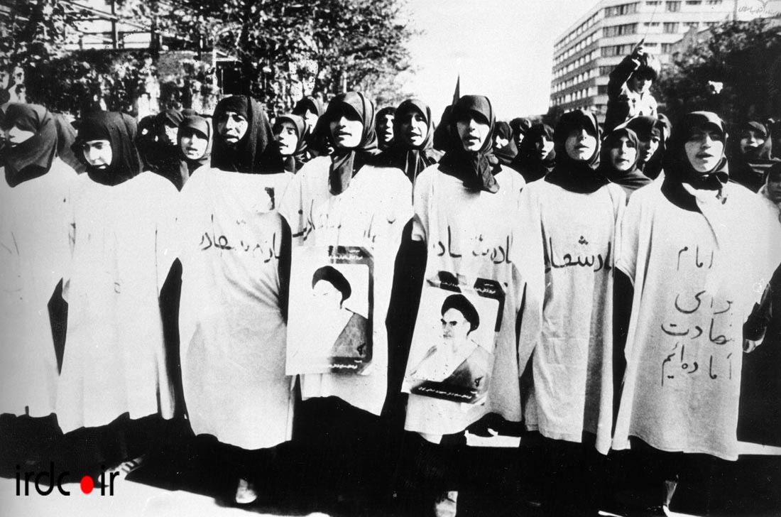 مشاركت زنان در راهپیمایی انقلاب اسلامی