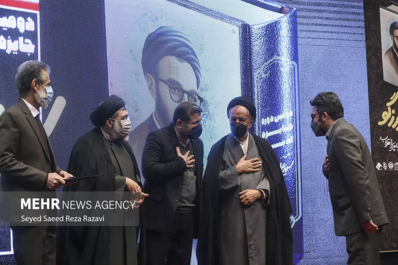دو اثر مرکز اسناد انقلاب اسلامی در فهرست برگزیدگان جایزه شهید اندرزگو