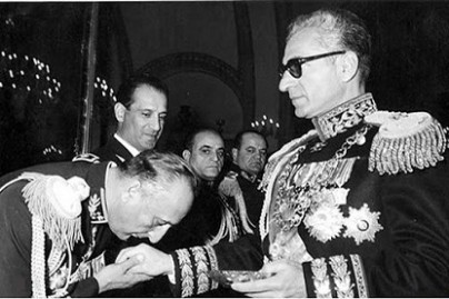 The decline of the Pahlavi regime according to the court