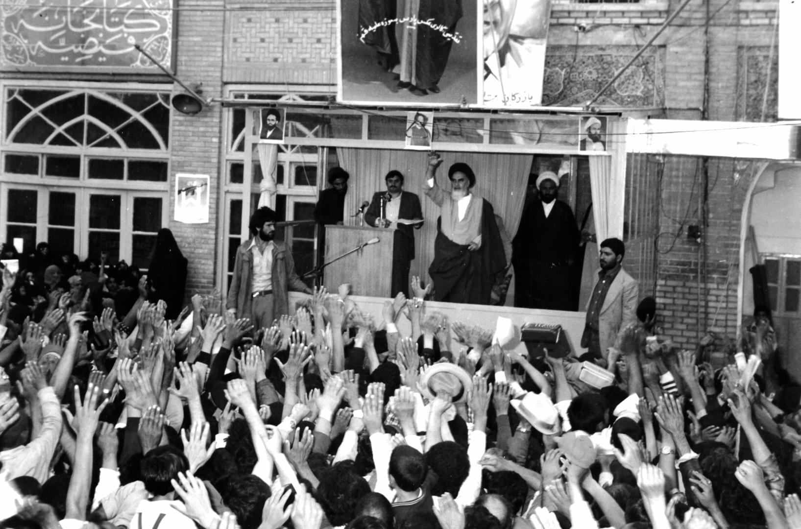 استقبال بی‌نظیر مردم قم از امام خمینی / روزی که امام می‌خواست با مردم باشد