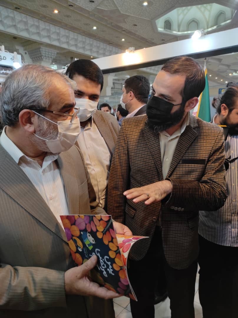 دکتر کدخدایی در غرفه مرکز اسناد انقلاب اسلامی گزارش تصویری از حضور شخصیتهای فرهنگی و سیاسی در غرفه مرکز اسناد انقلاب اسلامی