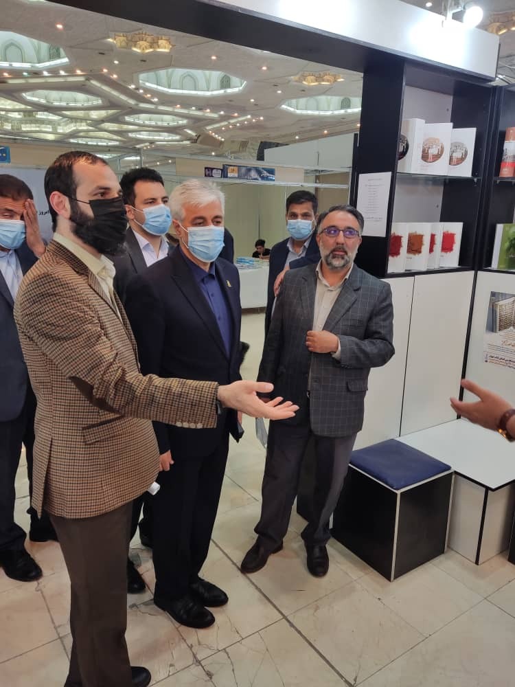 وزیر ورزش در غرفه مرکز اسناد انقلاب اسلامی گزارش تصویری از حضور شخصیتهای فرهنگی و سیاسی در غرفه مرکز اسناد انقلاب اسلامی