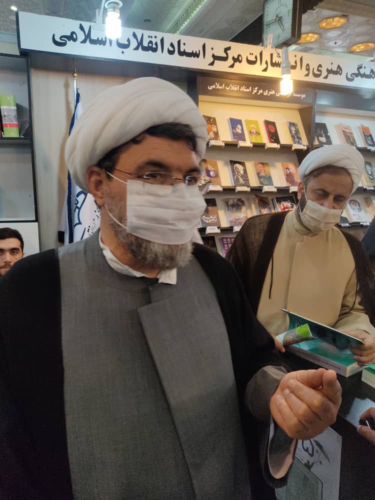محمدعلی رحمانی در غرفه مرکز اسناد انقلاب اسلامی محمدعلی رحمانی در غرفه مرکز اسناد انقلاب اسلامی